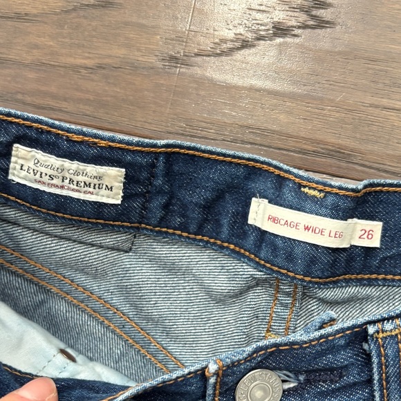 Levi’s Wide-Leg Jeans - Picture 3 of 5